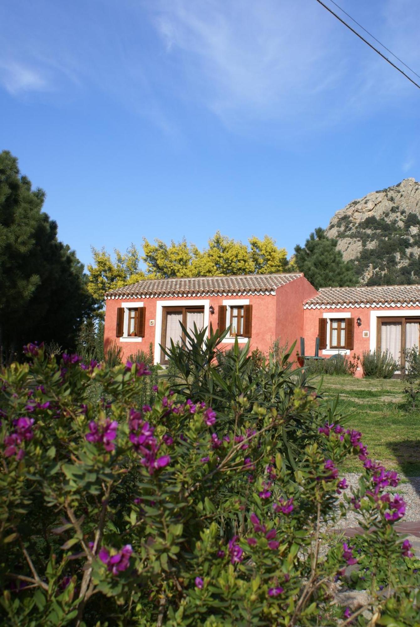 Agriturismo L'Aglientu B&B Loiri Porto San Paolo Екстериор снимка